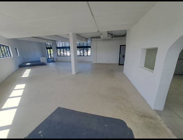 210M² BUSINESS CENTRE TO LET IN SUNNINGDALE